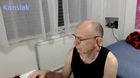 Snapshot of konsiak chatting on May 5, 2026, 4:15 pm Komsiak online show from May 5, 2026, 4:15 pm