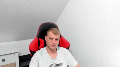 Snapshot of kozik1992 chatting on May 5, 2026, 8:06 pm Bartek online show from May 5, 2026, 8:06 pm