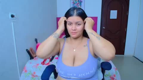 kriss_sweetboobs online show from July 14, 2026, 1:06 pm