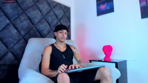 Kroy Wave  Muscle Tattoos Latino online show from July 22, 2026, 3:20 am