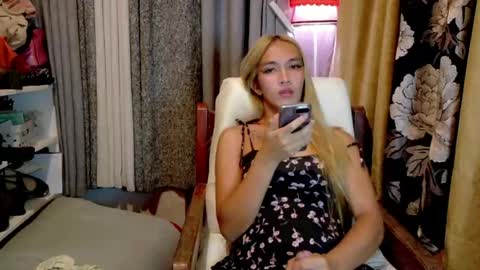 Snapshot of kween_romance chatting on July 15, 2026, 10:04 pm Kween online show from July 15, 2026, 10:04 pm