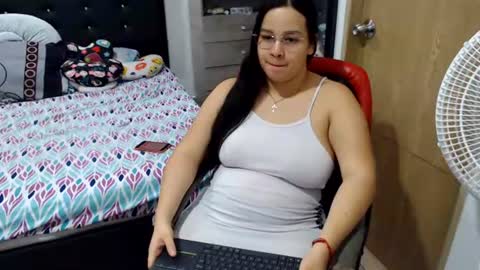 Snapshot of kylie_switch chatting on July 2, 2026, 2:22 am Instagram Kylie switch followme buy lovense here online show from July 2, 2026, 2:22 am