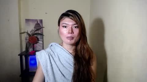 Snapshot of ladyofyou_dreamxoxo chatting on July 8, 2026, 9:52 pm LILY online show from July 8, 2026, 9:52 pm