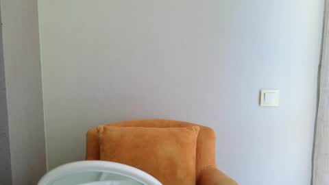 lana_gl online show from June 17, 2026, 7:33 am