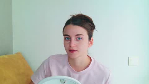 lana_gl online show from July 16, 2026, 10:21 am