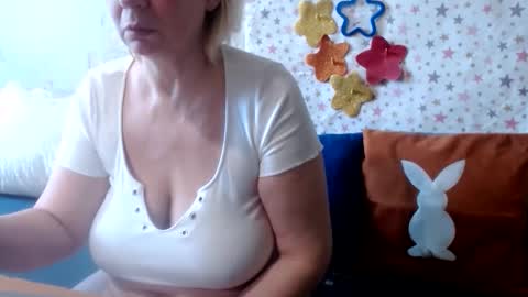 LovelyQueen online show from June 11, 2026, 8:01 am