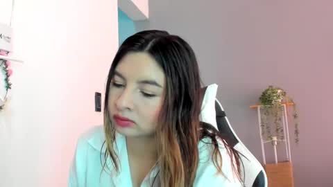 Snapshot of laracat18 chatting on May 27, 2026, 7:11 pm Lara online show from May 27, 2026, 7:11 pm