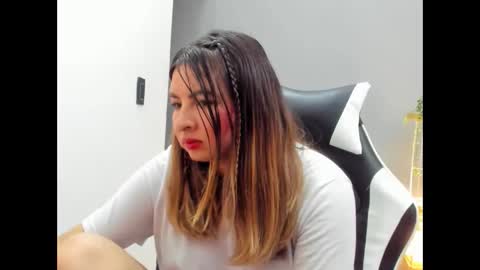Snapshot of laracat18 chatting on May 30, 2026, 2:52 am Lara online show from May 30, 2026, 2:52 am