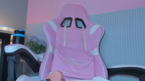 laraebony_ online show from June 7, 2026, 11:25 am