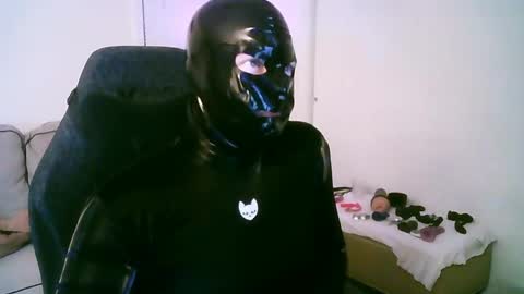 latexminheadroom online show from May 15, 2026, 11:12 pm