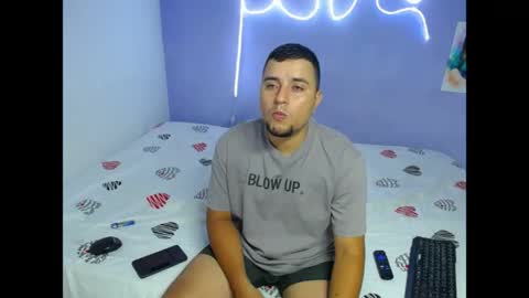 lau_zimmerman19 online show from May 12, 2026, 4:09 am