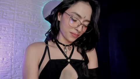 Laura Switch Girl online show from May 2, 2026, 6:18 am