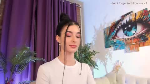 Laura online show from June 3, 2026, 9:09 pm