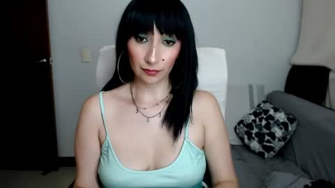 Laura online show from April 21, 2026, 1:42 am