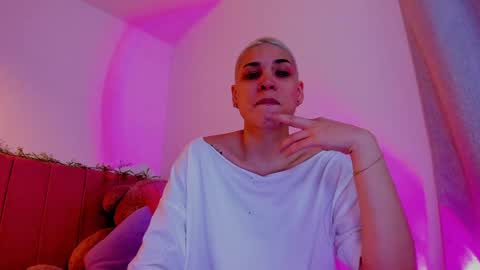 Laura Rose online show from April 20, 2026, 4:26 am