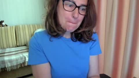 Snapshot of lauraoven1 chatting on May 20, 2026, 6:52 am Lauraoven1 online show from May 20, 2026, 6:52 am