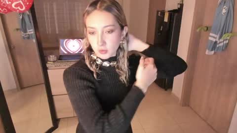 laurenn_111 online show from May 12, 2026, 3:58 am