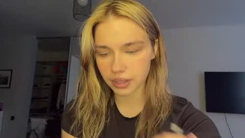 Snapshot of laurineleconey chatting on July 21, 2026, 8:49 am Bella online show from July 21, 2026, 8:49 am