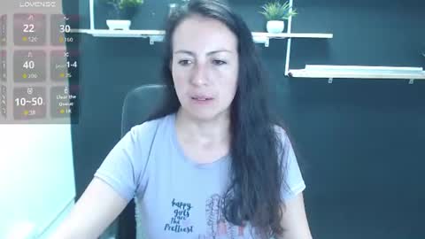 Laury  online show from June 25, 2026, 7:18 pm