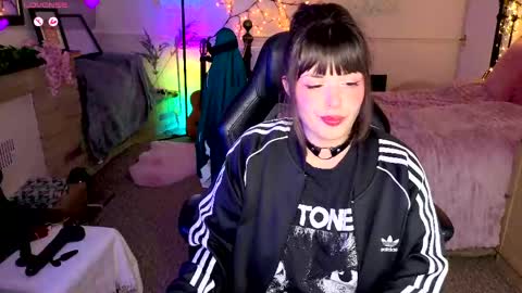 Snapshot of lavenderrzz19 chatting on April 26, 2026, 6:49 pm Lavenderrzz online show from April 26, 2026, 6:49 pm