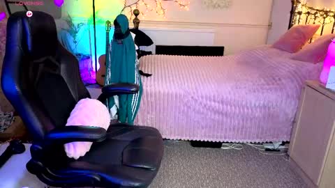 Snapshot of lavenderrzz19 chatting on May 1, 2026, 3:16 pm Lavenderrzz online show from May 1, 2026, 3:16 pm