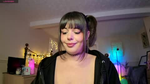 Snapshot of lavenderrzz19 chatting on May 13, 2026, 1:30 pm Lavenderrzz online show from May 13, 2026, 1:30 pm