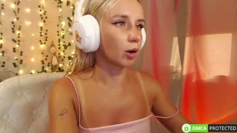 Mia online show from July 26, 2026, 3:08 pm