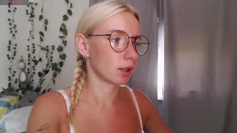 Mia online show from July 27, 2026, 7:15 am