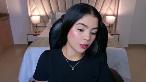 Snapshot of layla_breezee_ chatting on July 18, 2026, 10:41 am Layla Breezee online show from July 18, 2026, 10:41 am