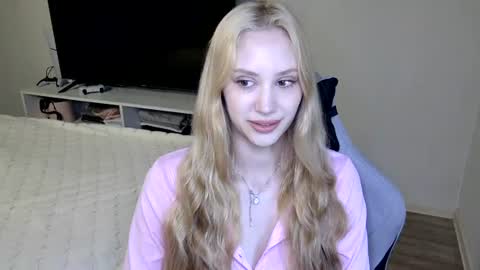Snapshot of laylapretty001 chatting on June 16, 2026, 4:15 am LaylaPretty001 online show from June 16, 2026, 4:15 am