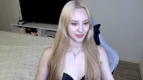 Snapshot of laylapretty001 chatting on July 8, 2026, 5:01 am LaylaPretty001 online show from July 8, 2026, 5:01 am