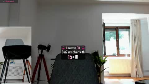 Snapshot of legswattitude chatting on July 28, 2026, 8:43 am Elle online show from July 28, 2026, 8:43 am