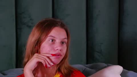 leiahux online show from July 12, 2026, 2:41 pm