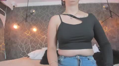 LEIGH ANGELS online show from June 14, 2026, 2:24 am