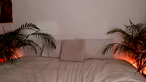 LEILA LUNA online show from July 16, 2026, 1:11 am