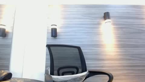 Snapshot of lelehott01 chatting on June 20, 2026, 2:25 am lelehott01 online show from June 20, 2026, 2:25 am