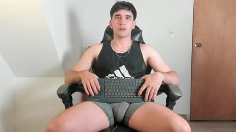 Snapshot of leo_jones389 chatting on July 12, 2026, 1:51 am Leo Jones online show from July 12, 2026, 1:51 am