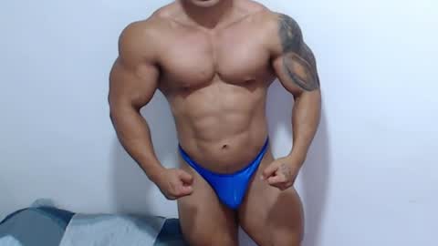 Snapshot of leo_muscleboy chatting on June 11, 2026, 2:44 am Leo online show from June 11, 2026, 2:44 am
