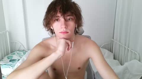 Snapshot of leon_heart666 chatting on June 15, 2026, 2:14 am Leon online show from June 15, 2026, 2:14 am