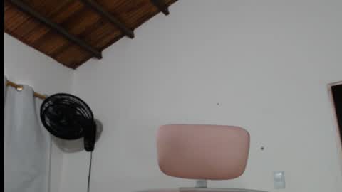 lexi19_ online show from July 26, 2026, 4:14 pm