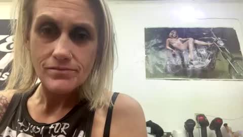 lexijo25 online show from June 26, 2026, 12:04 am