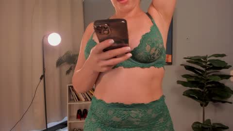 Lia online show from June 2, 2026, 6:10 pm