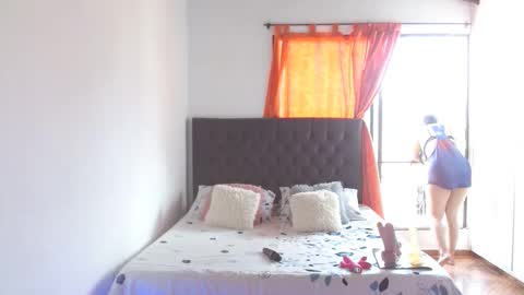 Snapshot of licy_klein chatting on June 10, 2026, 6:07 pm Isa online show from June 10, 2026, 6:07 pm