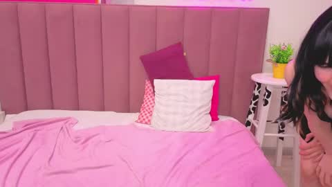 Lilli  follow me kiss online show from June 3, 2026, 9:56 am