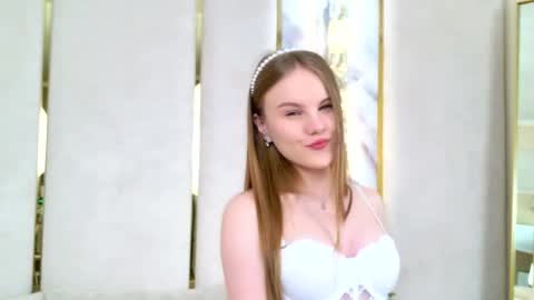 lili_lohan online show from May 17, 2026, 5:05 am