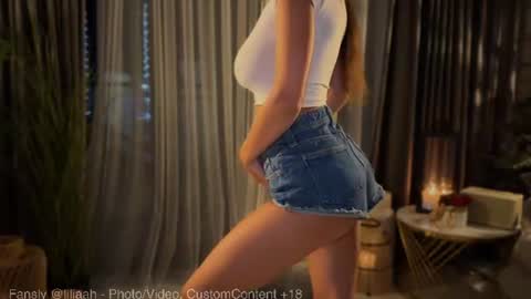 Snapshot of liliaah chatting on August 3, 2026, 9:07 pm Lili Nude ONLY Ticket or Fansly online show from August 3, 2026, 9:07 pm