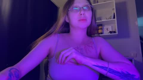 Snapshot of lilies_and_minipoots chatting on February 12, 2026, 3:01 am Sonechka online show from February 12, 2026, 3:01 am