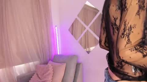Snapshot of lilily_lv chatting on June 9, 2026, 2:17 pm Lilly online show from June 9, 2026, 2:17 pm