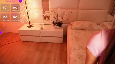 Lilly Colins online show from July 13, 2026, 8:00 pm