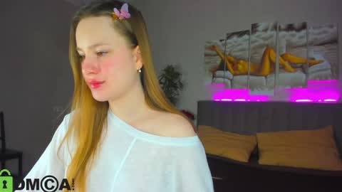 Lina online show from May 15, 2026, 1:12 am